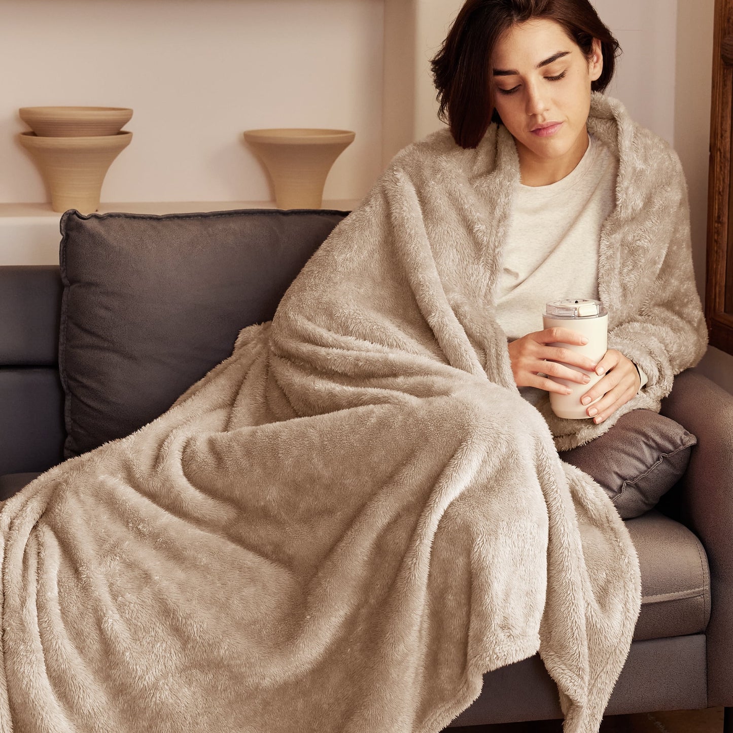 Cuddle Up in Luxury: Extra Soft Camel Plush Fuzzy Fleece Throw Blanket (50" x 70") - Perfect for Cozy Nights and Stylish Decor